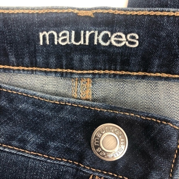 MAURICES Women’s Blue Jeans Sz 6 Button Fly Distressed Frayed Hem Pockets - Picture 8 of 15